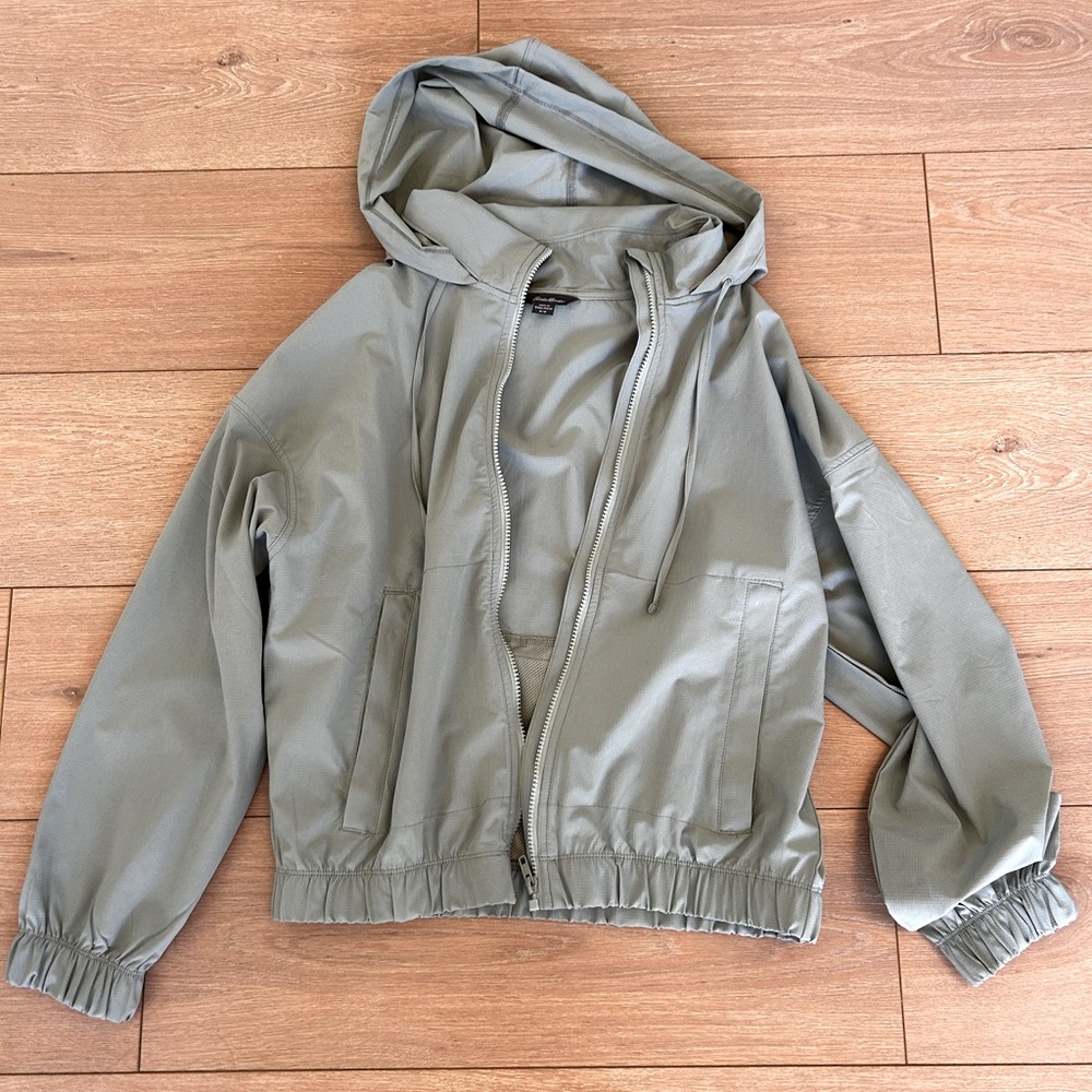 Eddie Bauer. Women’s Cropped windpac jacket.